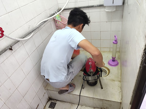 木垒肥皂掉到马桶里把马桶堵住了怎么办？马桶堵住了怎么办